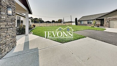 8152 Westbrook Ave in Yakima, WA - Building Photo - Building Photo