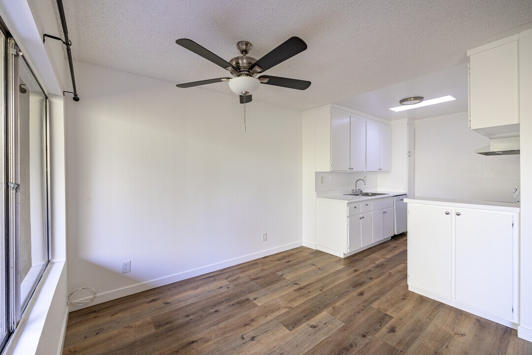 The Benezra Family Limited Partnership 2 LP in Reseda, CA - Foto de edificio