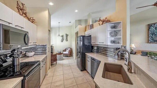 4235 63rd Terrace E in Sarasota, FL - Building Photo - Building Photo