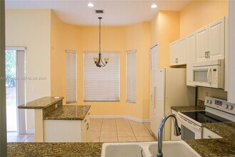 3488 NE 1st St in Homestead, FL - Foto de edificio - Building Photo