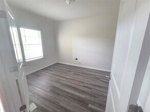 220 Sun Grv Trl in Andice, TX - Building Photo - Building Photo