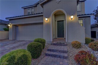 426 Port Reggio St in Las Vegas, NV - Building Photo - Building Photo