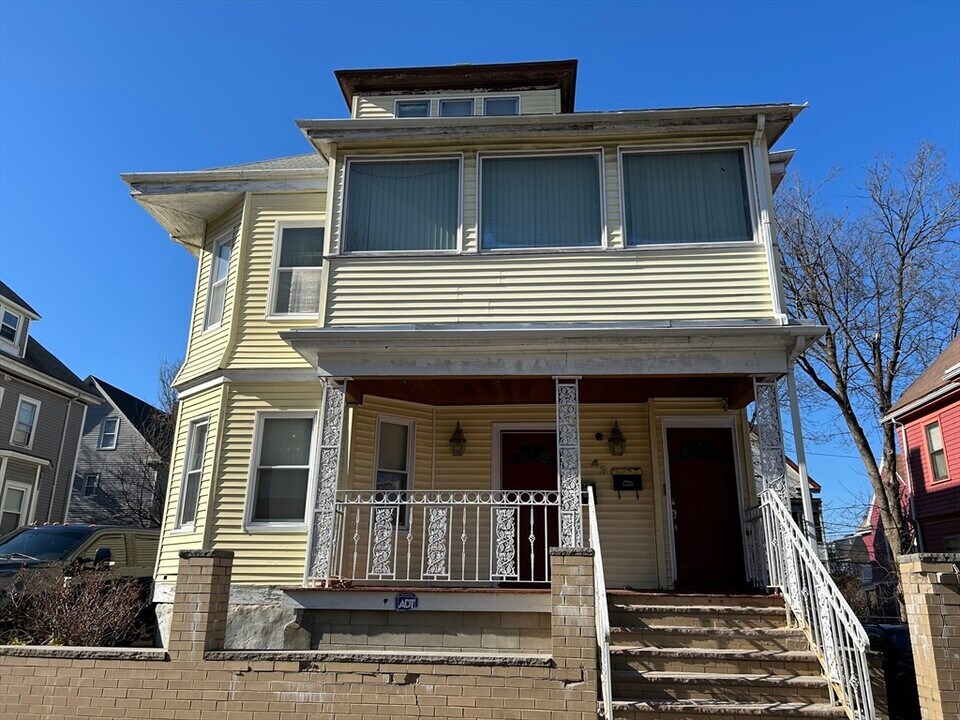 43 Larchmont St, Unit 1 in Boston, MA - Building Photo