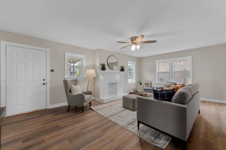 10310 Lackland Rd in Overland, MO - Building Photo - Building Photo