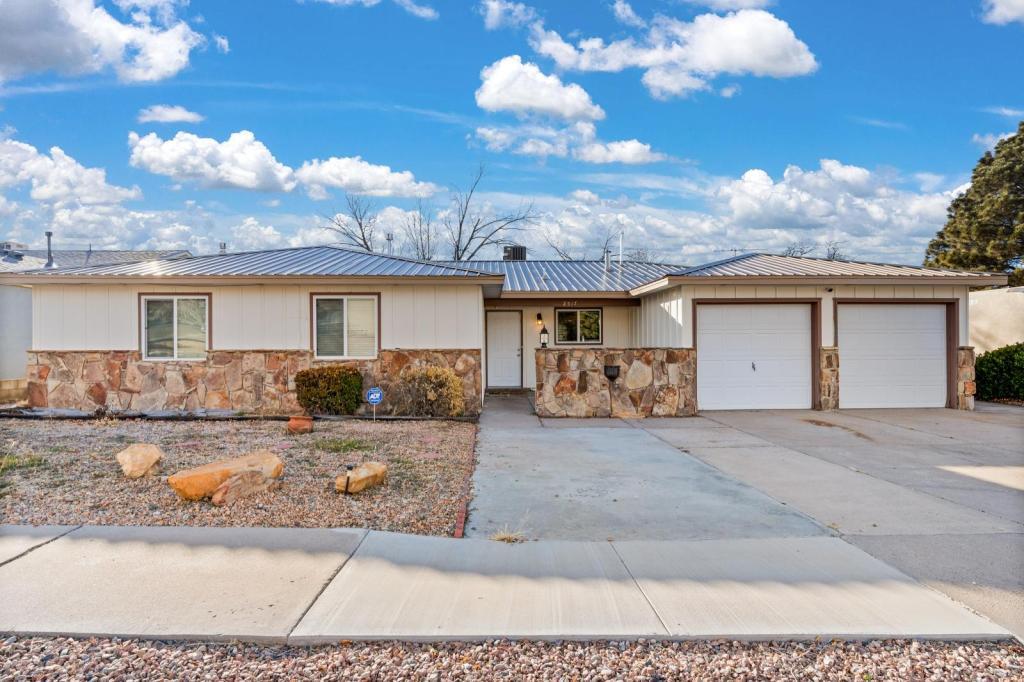 2517 Landman Dr NE in Albuquerque, NM - Building Photo