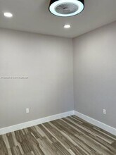 922 NW 2nd St, Unit 2 in Miami, FL - Building Photo - Building Photo