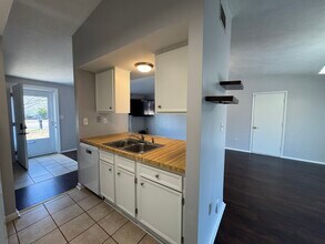 261 Windsor Castle Dr in Newport News, VA - Building Photo - Building Photo