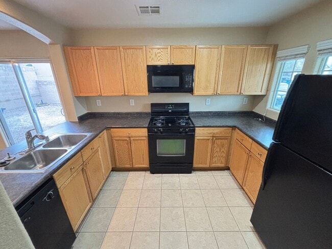 8949 Careful Canvas Ave in Las Vegas, NV - Building Photo - Building Photo