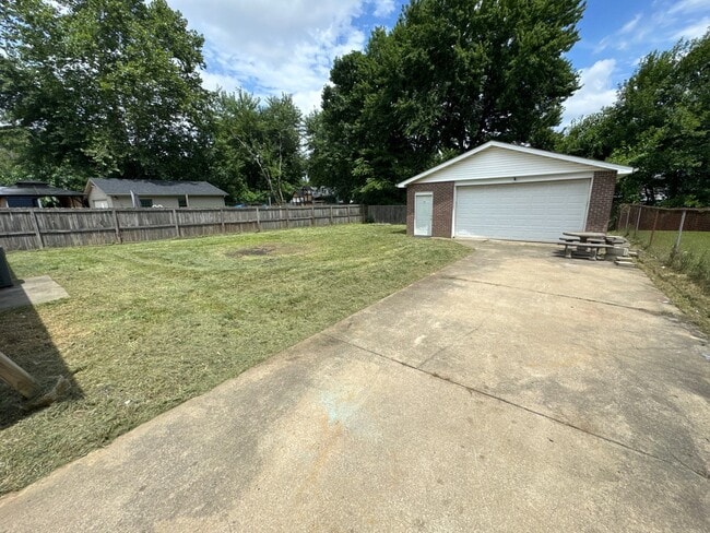 9705 Turnpike View Dr in Louisville, KY - Building Photo - Building Photo