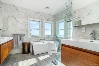 803 Dune Rd in Westhampton Beach, NY - Building Photo - Building Photo