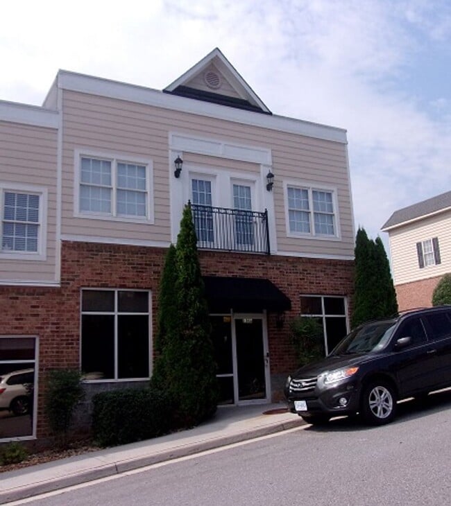 property at 108 Northwynd Cir