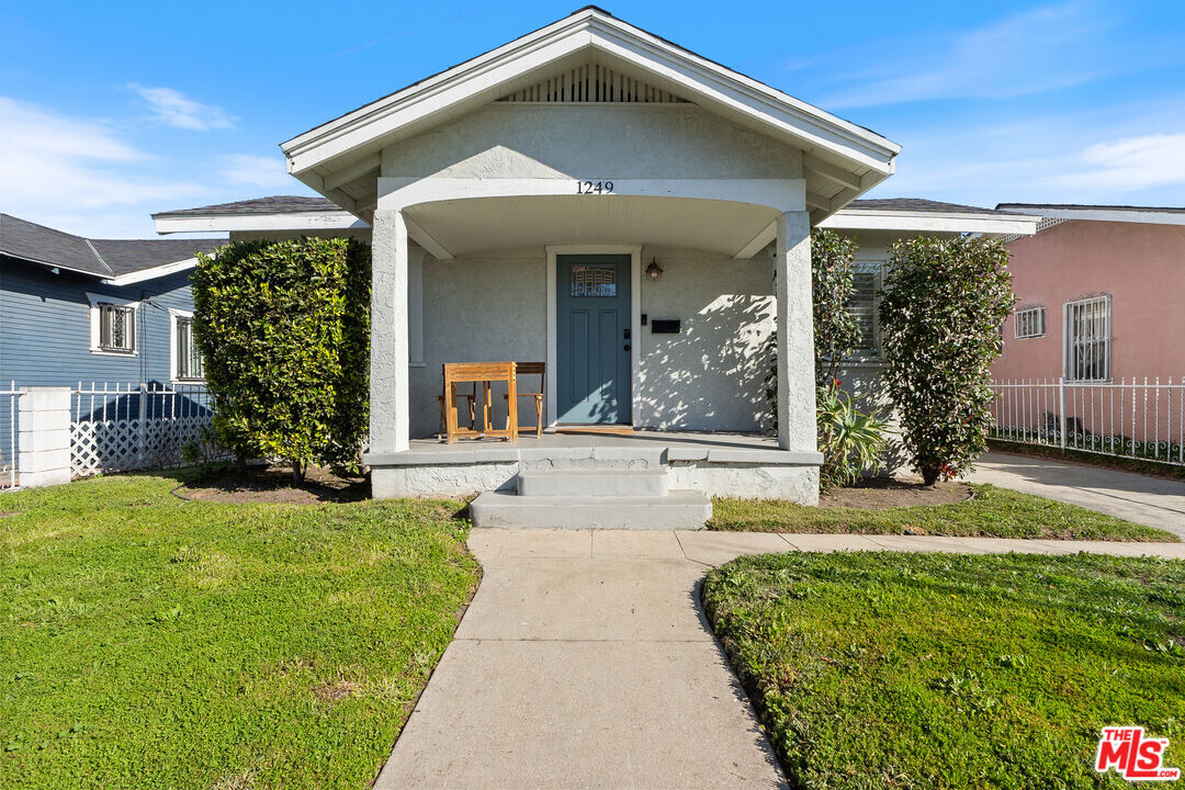 1249 W 56th St in Los Angeles, CA - Building Photo