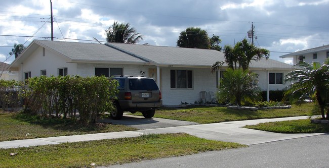 522 W Kalmia Dr in Lake Park, FL - Foto de edificio - Building Photo