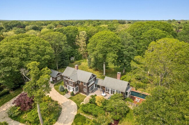 property at 5 Baiting Hollow Rd
