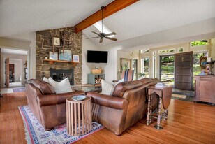 13014 Schoolhouse Dr in Lowell, AR - Building Photo