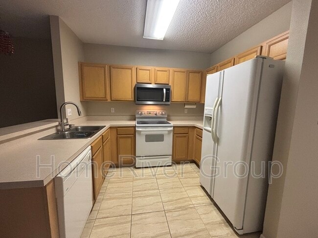 6349 Osprey Lake Cir in Riverview, FL - Building Photo - Building Photo
