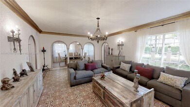 327 Menores Ave in Miami, FL - Building Photo - Building Photo