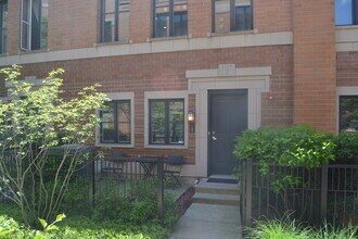 1117 W Monroe St, Unit 11 in Chicago, IL - Building Photo - Building Photo