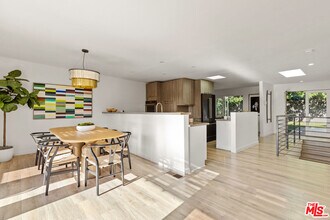 2753 La Cuesta Dr in Los Angeles, CA - Building Photo - Building Photo