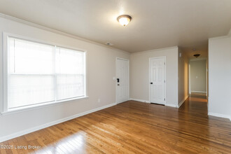 131 Shawnee Dr in Shepherdsville, KY - Building Photo - Building Photo