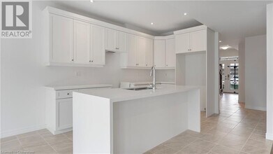 23 Holder Dr in Brantford, ON - Building Photo - Building Photo