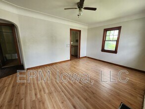 661 Dawson St in Waterloo, IA - Building Photo - Building Photo
