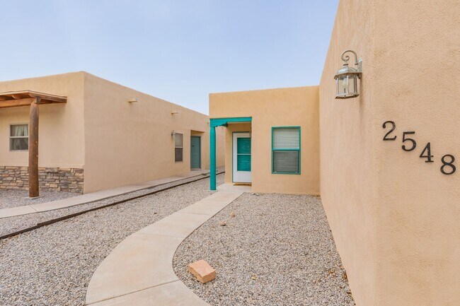2548 Las Alturas Ct in Alamogordo, NM - Building Photo - Building Photo