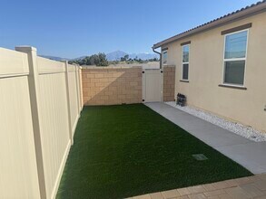 11762 Saddleback Dr, Unit 1 in Redlands, CA - Foto de edificio - Building Photo