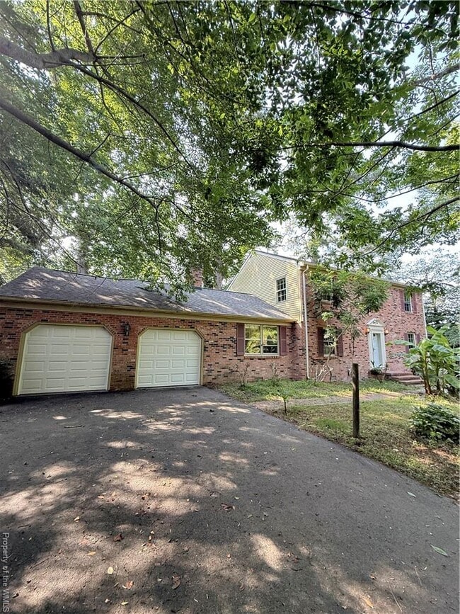 property at 239 E Queens Dr