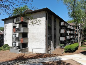 The Strand at Lenox in Atlanta, GA - Foto de edificio - Building Photo