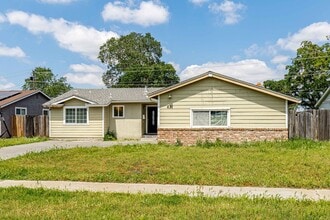 631 Morada Ln in Stockton, CA - Building Photo - Building Photo