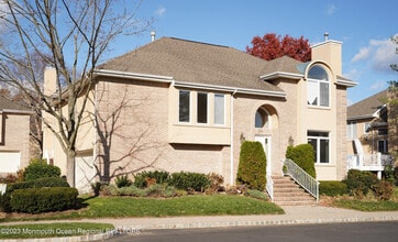 194 Pelican Ct in Holmdel, NJ - Foto de edificio - Building Photo
