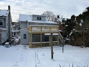 335 1st St in Slatington, PA - Foto de edificio - Building Photo