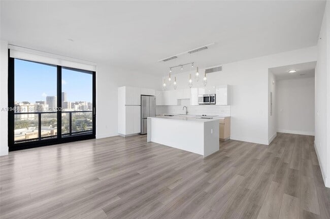 101 Diplomat Pkwy, Unit 1202 in Hallandale Beach, FL - Foto de edificio - Building Photo