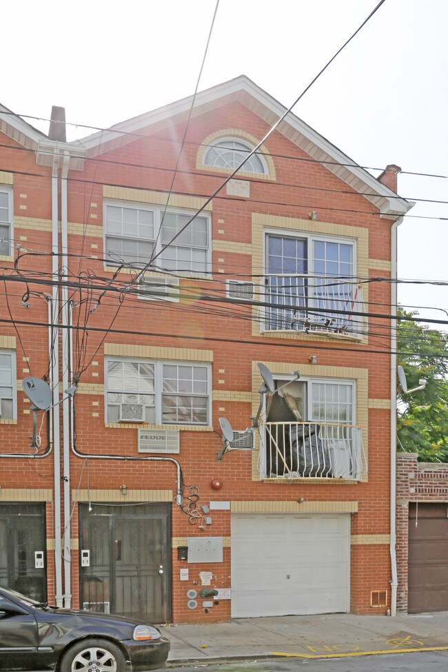 3461 106th St in Corona, NY - Building Photo - Building Photo