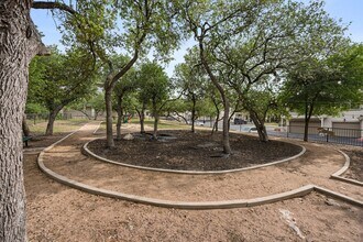 Bridge at Canyon Creek in Austin, TX - Foto de edificio - Building Photo