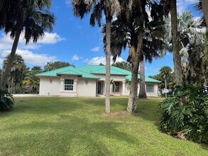 18602 Kitty Hawk Ct in Port St. Lucie, FL - Foto de edificio - Building Photo