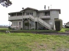 1200 W Market Cir in Salinas, CA - Building Photo
