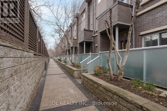 315-315 Village Green Square in Toronto, ON - Building Photo - Building Photo
