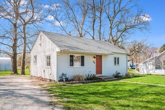 201 W Church St in Savoy, IL - Foto de edificio - Building Photo