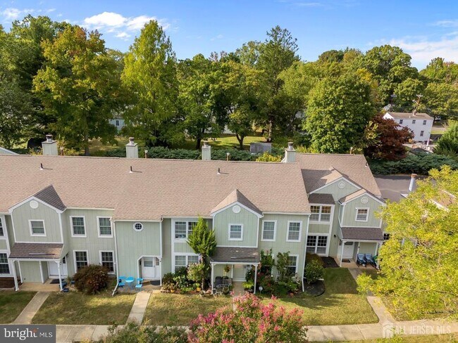 5 Pond View Dr in Plainsboro, NJ - Building Photo - Building Photo