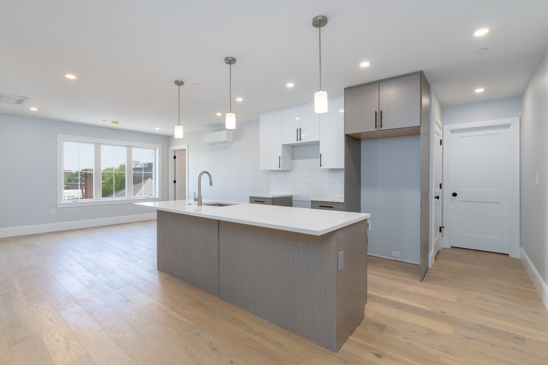 421-425 Market St in Brighton, MA - Building Photo