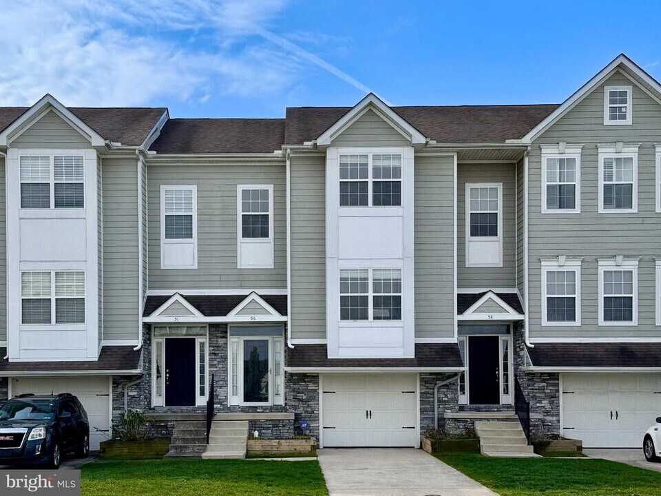 56 Nicholas Dr in Dover, DE - Building Photo