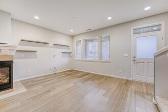 1816 10th Ave NE in Issaquah, WA - Building Photo - Building Photo