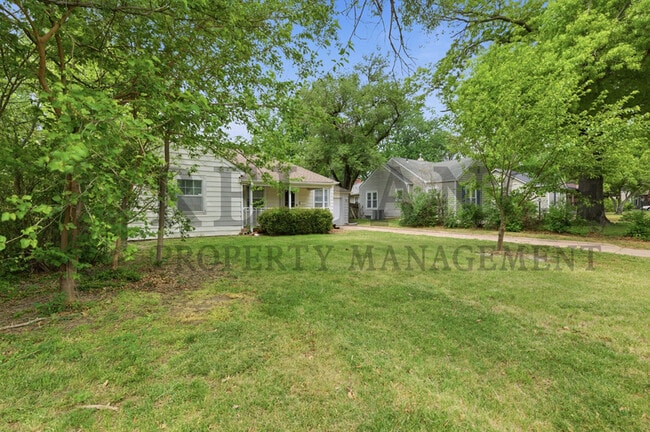 571 S Roosevelt St in Wichita, KS - Building Photo - Building Photo