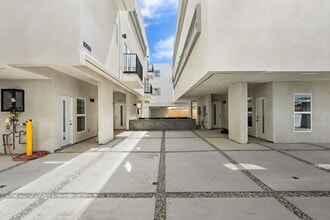 10967 Calvert St in Los Angeles, CA - Building Photo - Building Photo
