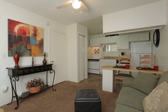 Sunset Vista Apartments in Tucson, AZ - Building Photo - Interior Photo