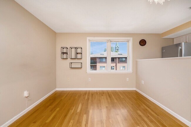 10 Middle St Ct in Waltham, MA - Building Photo - Building Photo