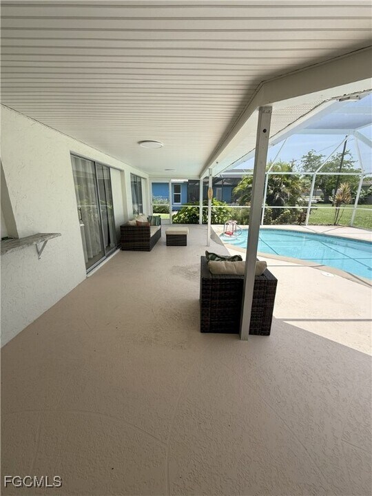4135 Coronado Pkwy in Cape Coral, FL - Building Photo