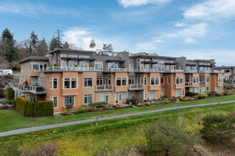 Point Edwards Condominiums in Edmonds, WA - Building Photo - Building Photo